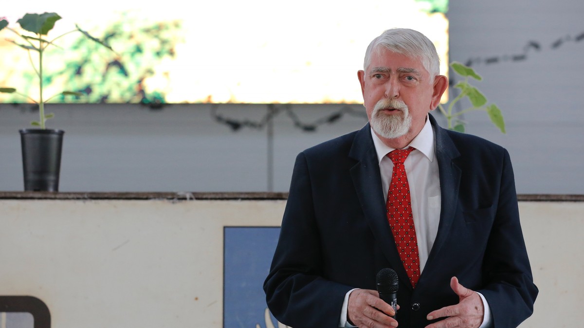 Rejtély, miért áll mindig rendőr Kásler Miklós házánál - Vimarsana News