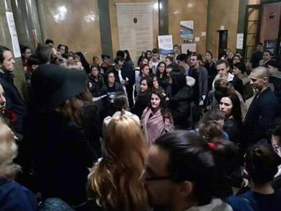 Okupljeni studenti na Filološkom fakultetu