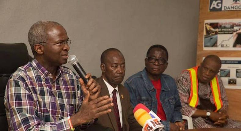 Minister of Power, Works and Housing speaking to the Journalists during the signing of the Fashola signs N4.34 billion MoU with Dangote to rebuild Apapa Wharf Road