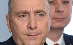 Schetyna o zawiadomieniu do prokuratury szefa MON: To kompromitacja