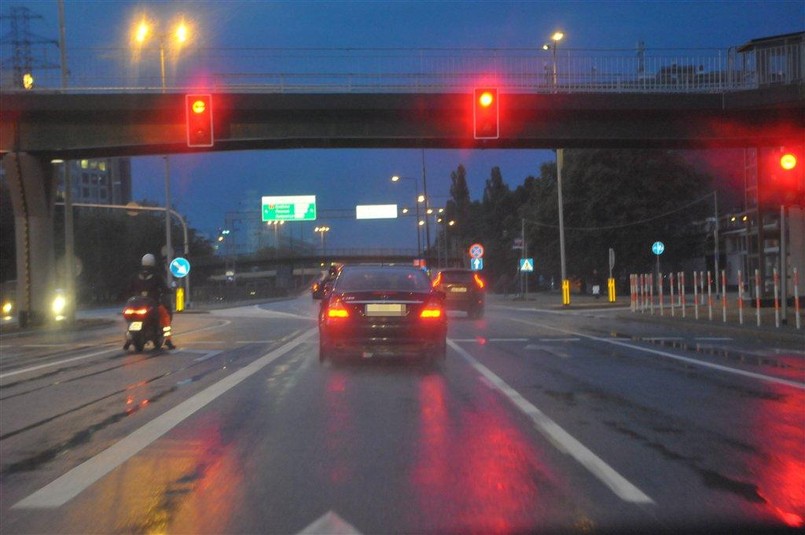 Mercedes z Pawlakiem na pokładzie