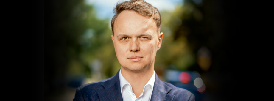 Marcin Zieliński, prezes zarządu i główny ekonomista Forum Obywatelskiego Rozwoju. Autor analiz na temat transformacji gospodarczej w Polsce, roli własności prywatnej w gospodarce, ekonomicznej analizy regulacji, rynku finansowego i sektora bankowego. Absolwent Wydziału Prawa, Administracji i Ekonomii Uniwersytetu Wrocławskiego.