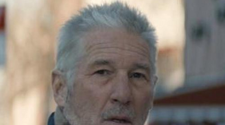 Richard Gere 1,6 millió lájkot gyűjtött hajléktalanként