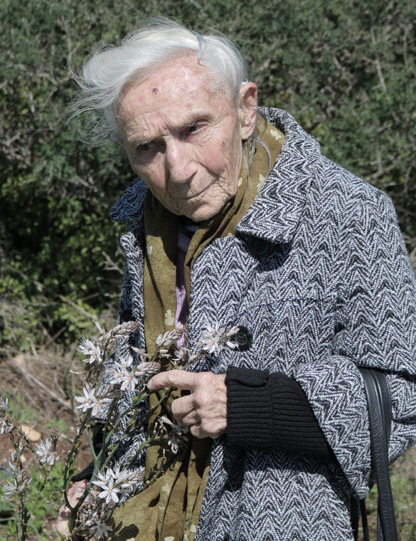 Stella Zylbersztajn-Tzur – ocalona dzięki polskim rodzinom z Podlasia ukrywającym ją w czasie II wojny światowej. Obecnie mieszkająca w Hajfie (Izrael). Po zapoznaniu się z treścią książki „Wyrka. Utracony wołyński raj” podzieliła się swoimi refleksjami z Autorką.