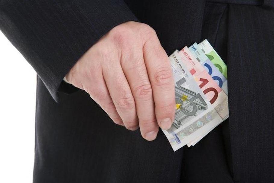 pieniądze prezes manager zarobki euro