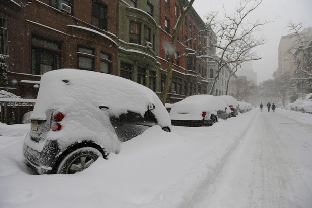 Śnieżyce w USA spowodowały śmierć 18 osób. Nowy Jork i Waszygton sparaliżowane [ZDJĘCIA]