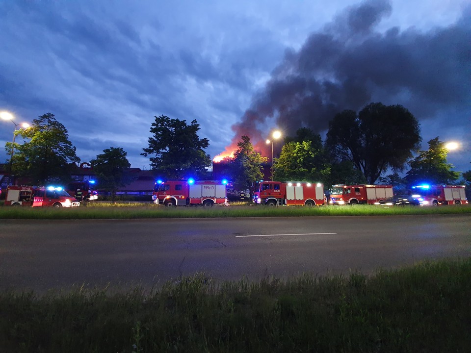 Pożar składu budowlanego przy Alei Bohaterów Monte Cassino w Częstochowie