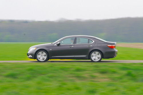 Lexus LS 460 Prestige - 5 metrów luksusu