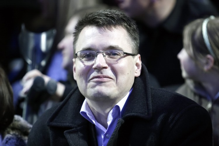 Prezydent Zielonej Góry posiada 100 akcji spółki AGORA S.A. oraz dom o wartości 460 tys. zł. Jeździ Peugeotem 5008 i ma do spłacenia kredyt na zakup domu we frankach szwajcarskich.
<br><br>
(Lech Muszyński/PAP)