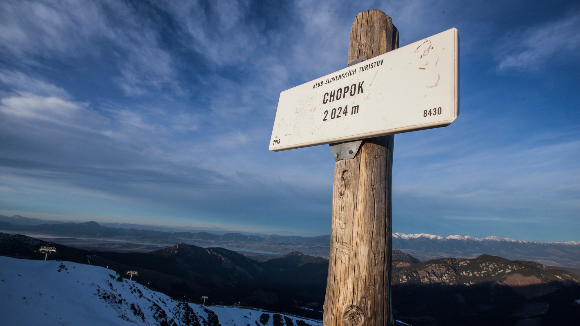 Na snímke pohľad z Chopku (2 024 m) v Nízkych Tatrách do Liptovskej Kotliny.