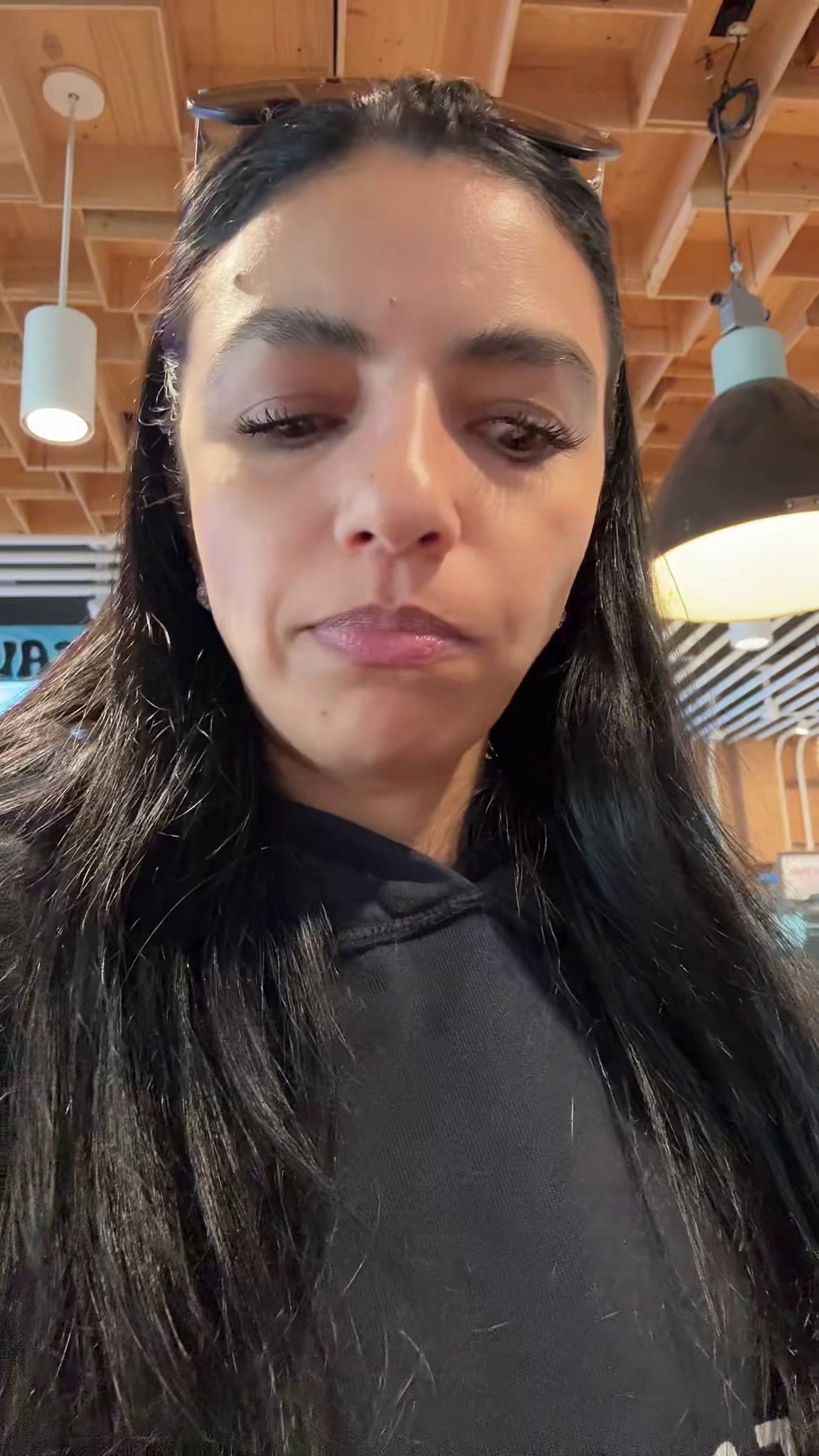 Pohyb čeľuste spôsobuje Marion vypúlenie oka.