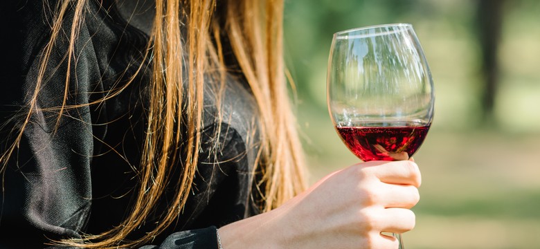 Osoby o tych imionach piją więcej alkoholu. Które znalazły się na liście?