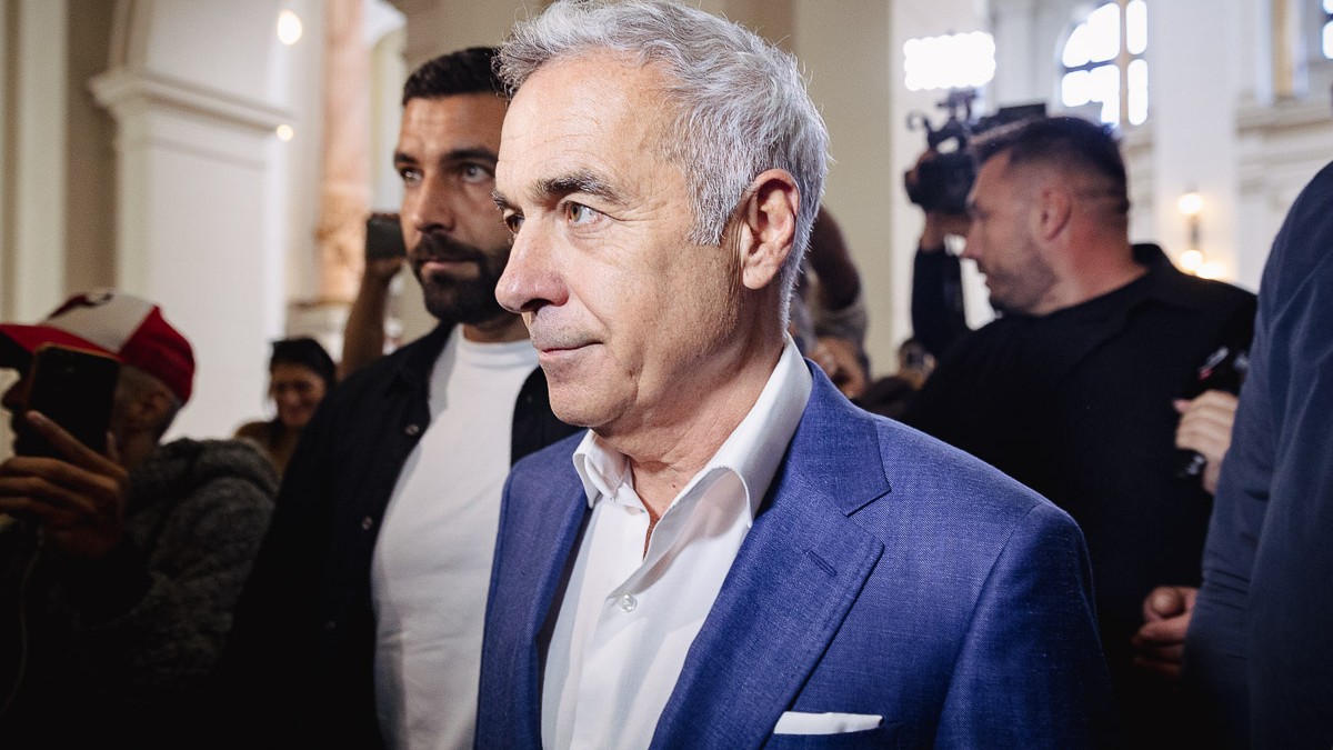Călin Georgescu, în sala de judecată. Ce a făcut în timpul procesului în care e acuzat de complicitate la tentativă de lovitură de stat