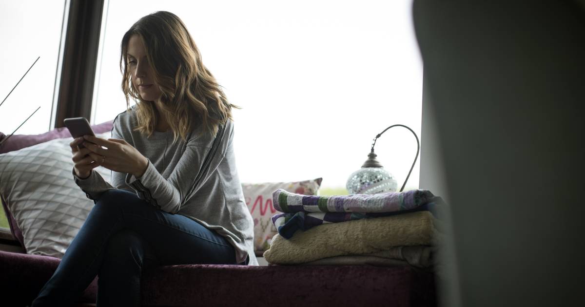 Czy jesteśmy obserwowani przez kamerę w telefonie? Ekspert zdradza, jak możemy to sprawdzić