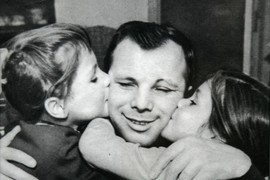 Pismo koje je JURIJ GAGARIN ostavio ženi i ćerkama pre poletanja u svemir u slučaju da se više NE VRATI, njegova supruga je pročitala tek 7 GODINA KASNIJE i potpuno se SKRŠILA