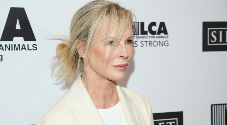 Bár nem ismeretlen számára a plasztikai sebészet, vitathatatlan, hogy Kim Basinger 70 évesen is gyönyörű Fotó: Getty Images