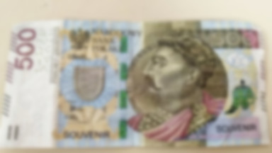 Zapłacił w sklepie zabawkowym banknotem. Grozi mu do 8 lat więzienia