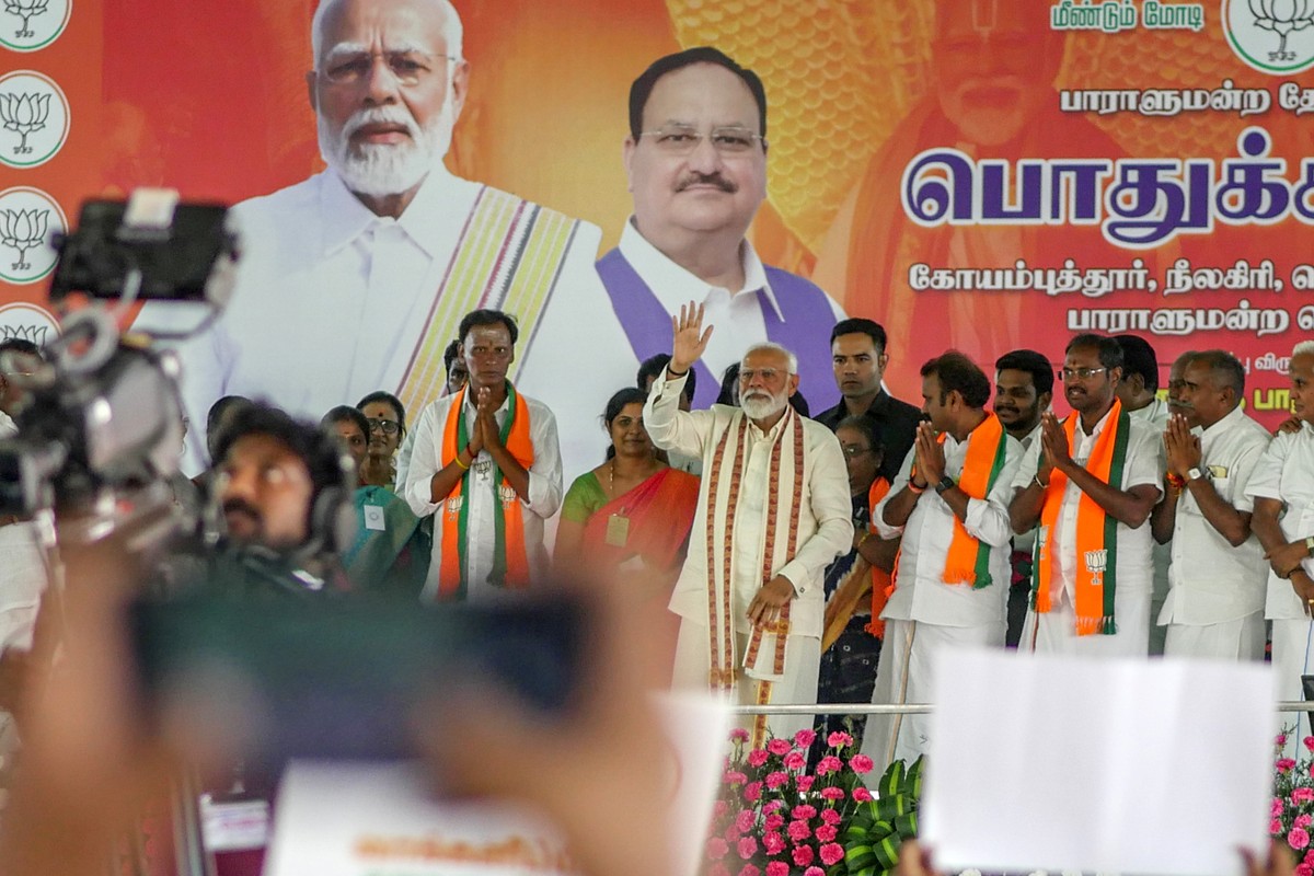 Narendra Modi, premier Indii, w ogniu kampanii wyborczej.