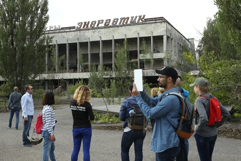 Jedna z wycieczek, która odwiedziła Czarnobyl po premierze serialu (fot. Sean Gallup/Getty Images)