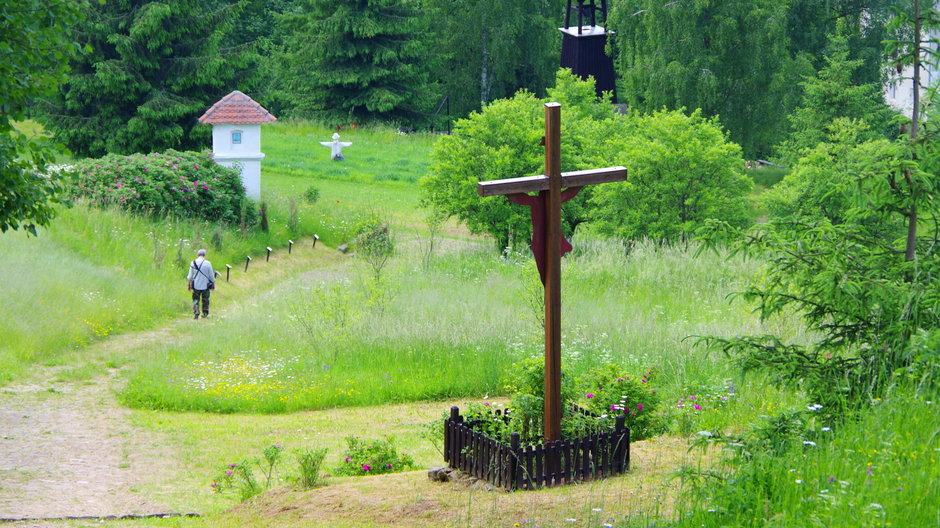 Krzyż przydrożny, zdjęcie ilustracyjne