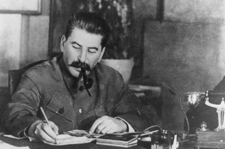 Decyzja Stalina sprawiła, że Armia Czerwona zachowywała się w Polsce jak na podbitym terytorium. Najlepszym tego dowodem była planowa grabież na ogromną skalę.