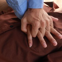 Honnan tudhatja, hogy valakinek azonnal újraélesztésre van szüksége?