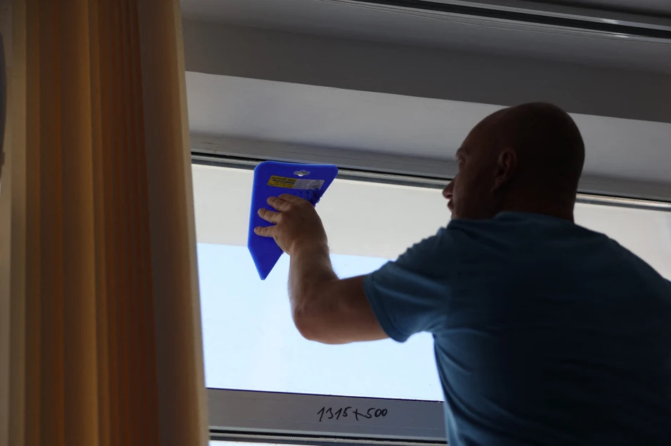 Postavljanje folija za prozore