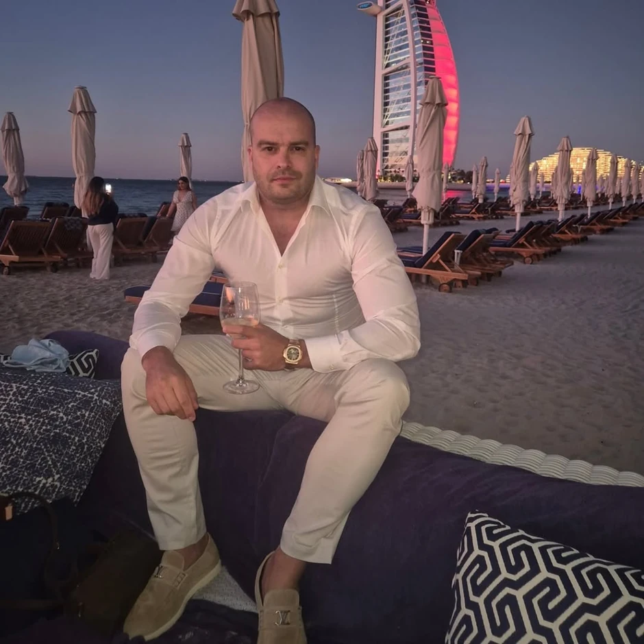 Učesnik Velikog Brata danas ima milione i lične konobare i živi u Dubaiju