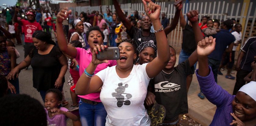 Euforia na ulicach Zimbabwe. Znienawidzony prezydent odchodzi