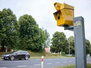 Piraci drogowi ze Wschodu nie muszą się przejmować fotoradarami na polskich drogach. GITD nie potrafi ich namierzyć