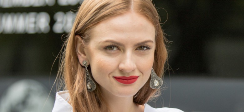 Jakie kolory szminek odmładzają, a jakie dodają lat? Wiele kobiet źle dobiera odcień