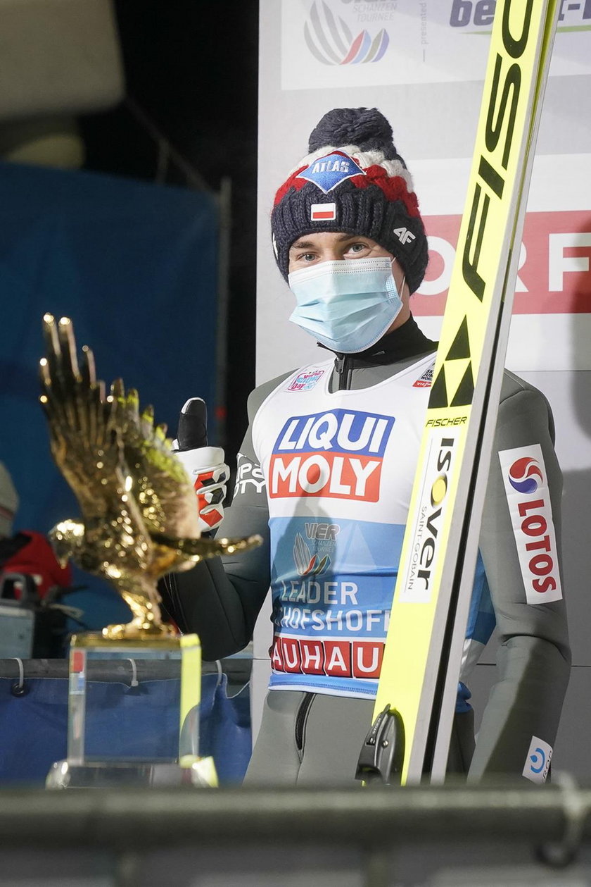 W niedzielę (3 stycznia) w Bischofshofen Stoch stanął na podium po raz 12. w Turnieju Czterech Skoczni.