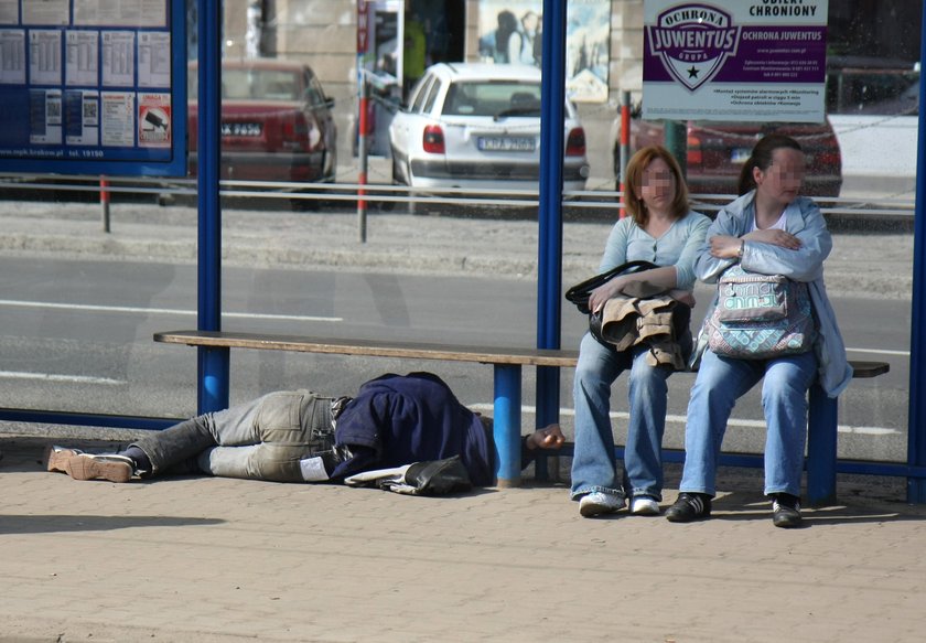 Dzień spania w miejscach publicznych