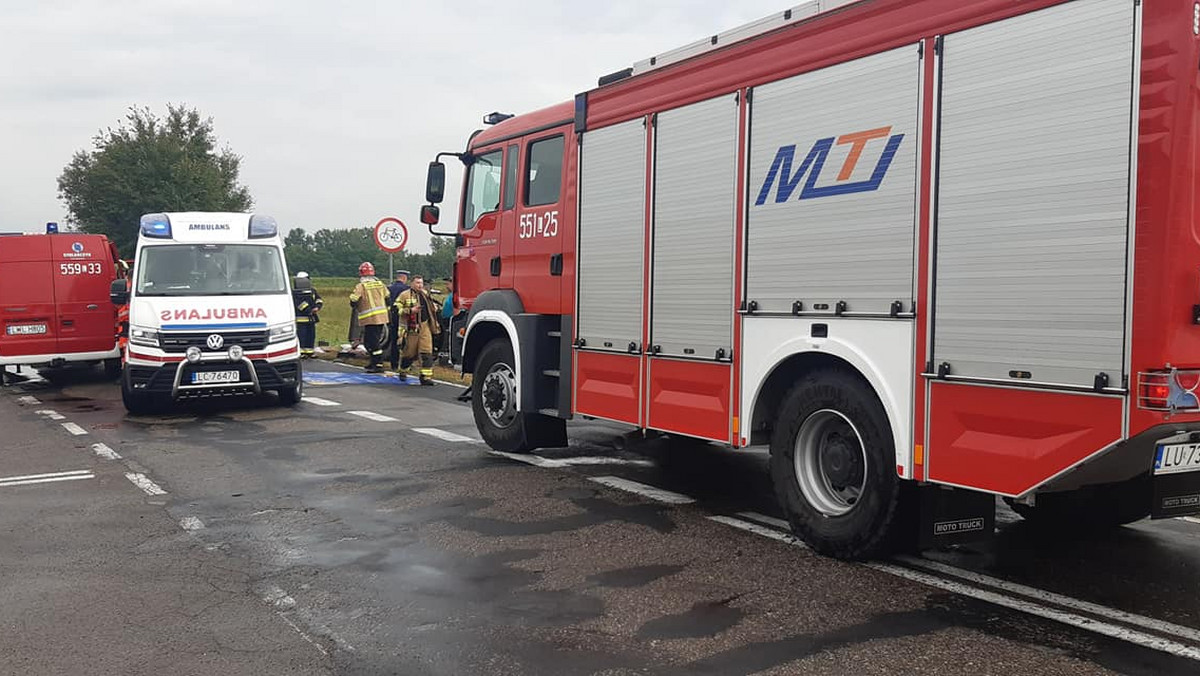 W Dołhobrodach w pow. włodawskim na skrzyżowaniu zderzył się ciągnik rolniczy z samochodem osobowym