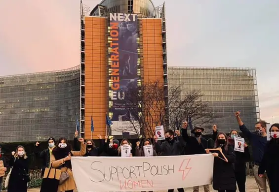 Happening w Brukseli. Rozmawiam z organizatorami. "Unia powinna walczyć o kobiety"