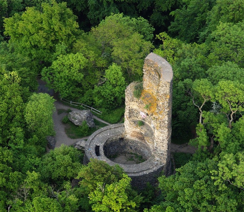 Pozostałości zamku Tomburg Gniazda rodowego Ezzona