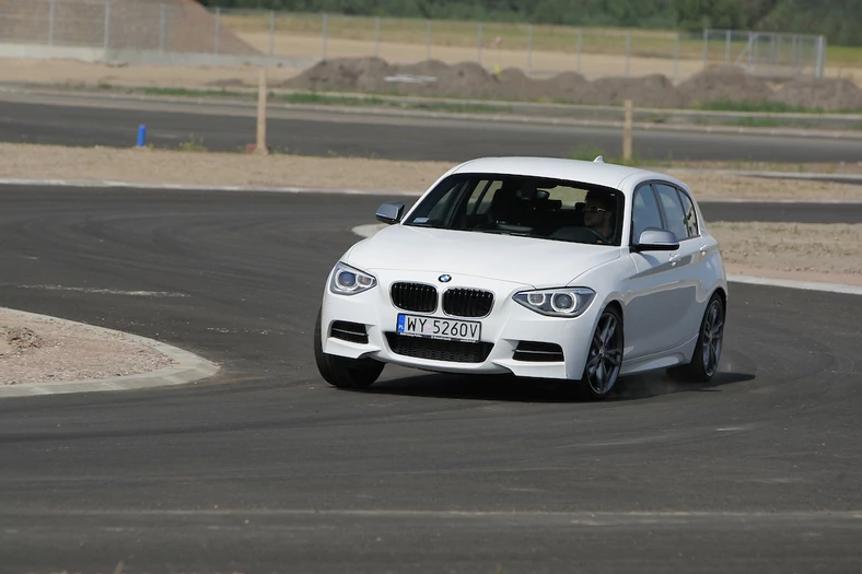 BMW 135i z systemem odzyskiwania energii hamowania