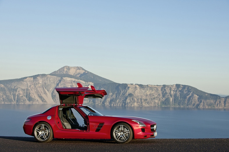 Mercedes SLS AMG w całej okazałaości