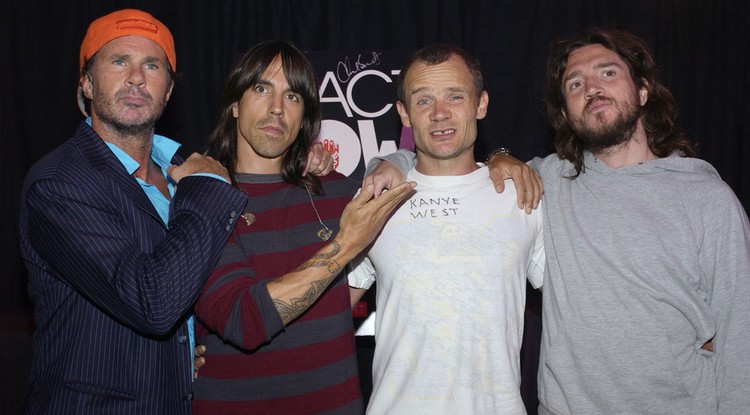 Azt a mogyoróját! Az RHCP basszusgitárosa jól megmutatta a bájdorongját