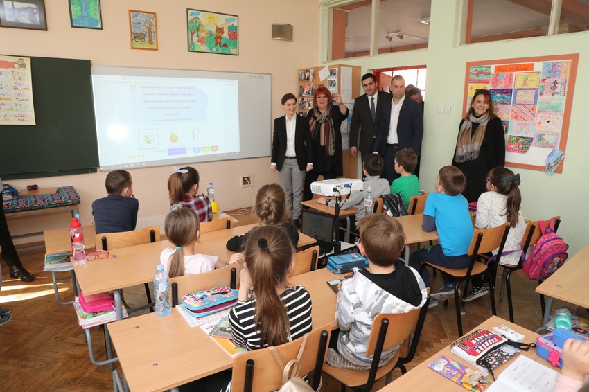 Ana Brnabić i Radomir Nikolić u OŠ "21. oktobar" u Kragujevcu