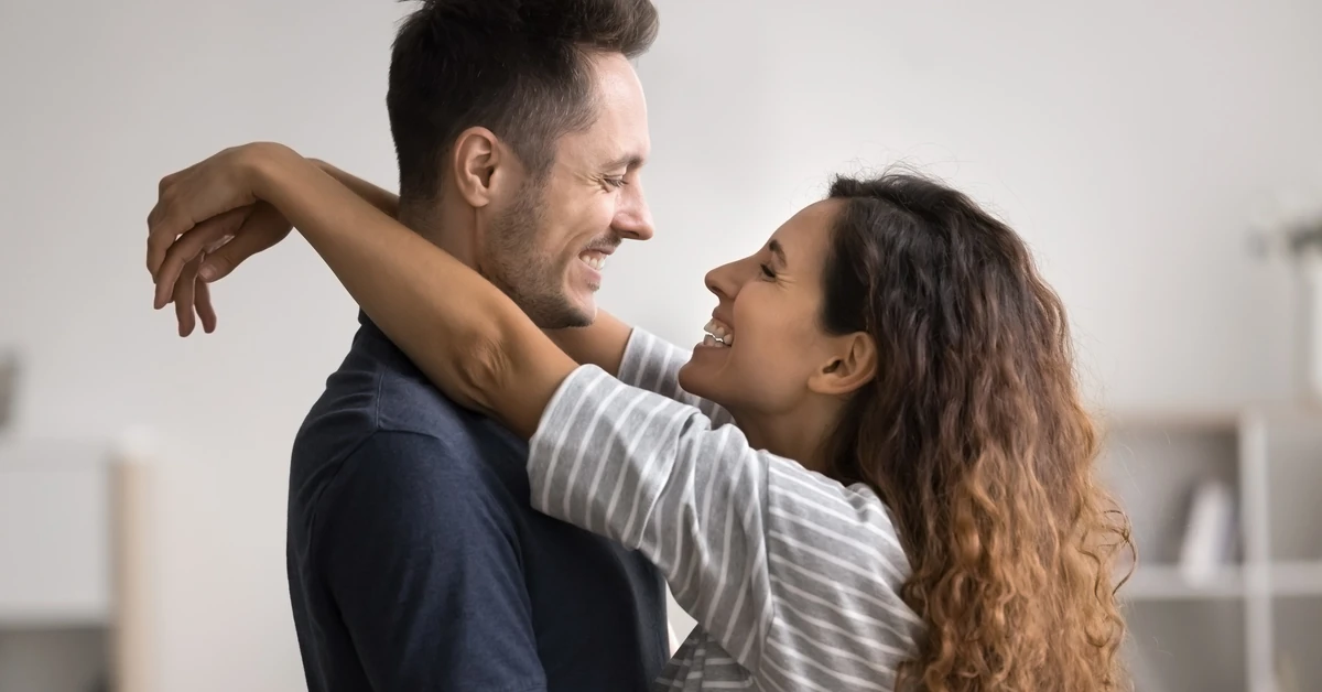 Liga monogamii: ludzie bliżej surykatek i bobrów niż szympansów