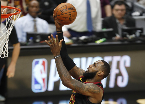 LeBron James zdobył 46 punktów i poprowadził Cleveland Cavaliers do pierwszej wygranej w play off