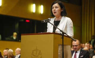 Pani praworządność: Kim jest Věra Jourová, która stała się twarzą sporu Brukseli z rządem PiS