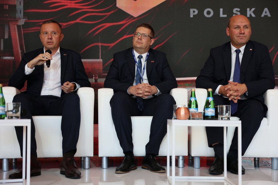 Na zdjęciu od lewej: Tomasz Zdzikot, prezes KGHM Polska, Mateusz Wodejko, wiceprezes KGHM Polska Miedź, Szymon Szynkowski vel Sęk, minister do spraw Unii Europejskiej.