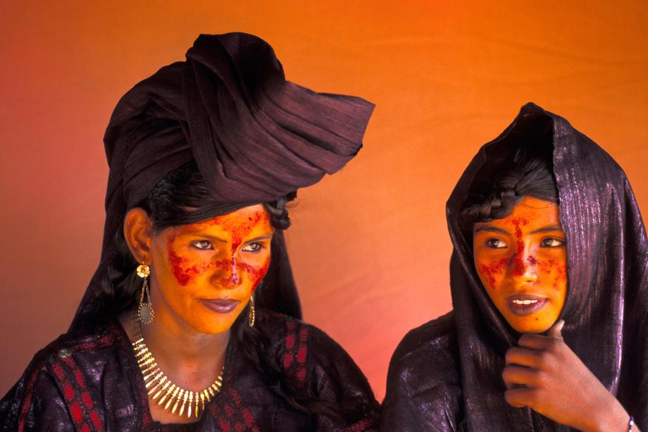 Talak niedaleko Agadez, Sahara. Tuareskie kobiety w strojach weselnych 