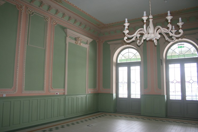 W swojej historii dworzec był już wielokrotnie remontowany. Swój neobarokowy charakter zyskał podczas przebudowy w 1895 roku.