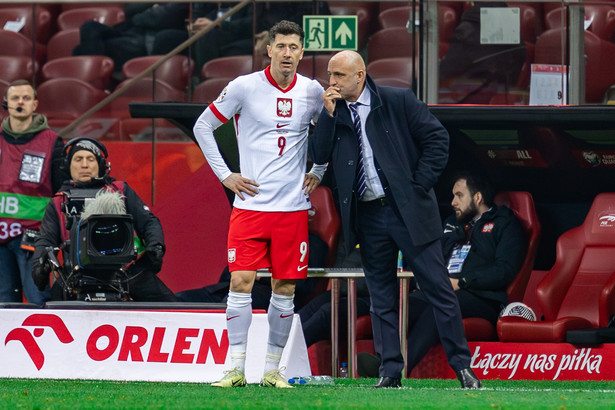 Kapitan reprezentacji Polski Robert Lewandowski i selekcjoner biało-czerwonych Michał Probierz