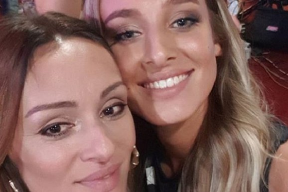 SLAVLJE U PORODICI LUNE ĐOGANI "Moje žene", Anabela ne skida osmeh sa lica, POVOD JE PRELEP: Tu je i pevačicina majka (FOTO)