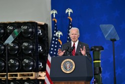 Biden w fabryce broni: Ukraińcy ośmieszają rosyjskie wojsko