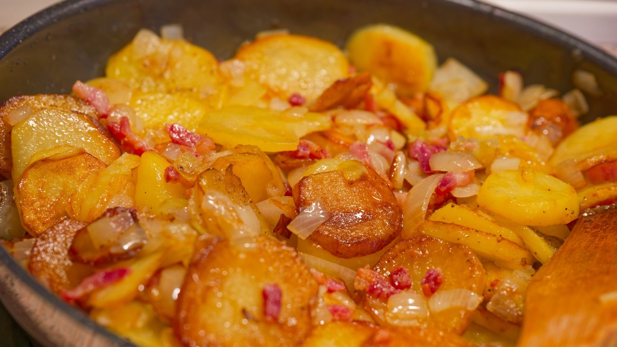 Sirotinjski krompir (patatas a lo pobre)